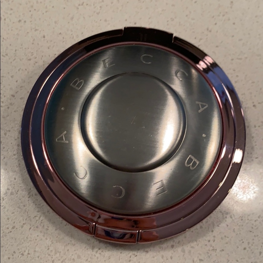 Becca high lighter in rose gold
